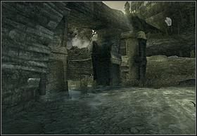 Gdy to uczynisz szybko odwróć się i z całych sił biegnij do kamiennych kolumn, ponieważ tylko one mogą powstrzymać gniew jaszczura - [Solucja] To Save Ann cz.1 | Peter Jacksons King Kong - Peter Jacksons King Kong - poradnik do gry