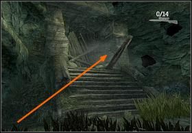 Następnie zeskocz na dół i szybko wyjmij pożądany uchwyt - z przewróconego słupa na szczycie schodów (w okolicy pełzają robaki, nie zwracaj na nie uwagi, jeśli będziesz odpowiedni szybki nie zdążą Cię zaatakować) - [Solucja] Venatosaurus cz.3 | Peter Jacksons King Kong - Peter Jacksons King Kong - poradnik do gry