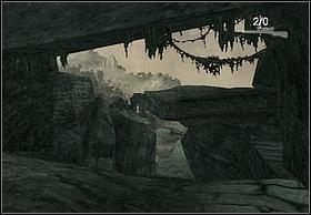 Następnie przejdź przez korytarz za nim i pomiędzy odłamkami skał (które leżą tu po ostatniej wizycie tyranozaura) - [Solucja] To The Plane cz.1 | Peter Jacksons King Kong - Peter Jacksons King Kong - poradnik do gry