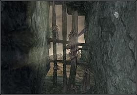 Etap rozpoczynasz w wąskim tunelu, wyjdź z niego rozwalając drewnianą zaporę - [Solucja] Kongs Lair | Peter Jacksons King Kong - Peter Jacksons King Kong - poradnik do gry