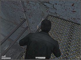 Kiedy dotrzesz do małego pomieszczenia, podejdź do drzwi i wsadź pod nie kamerkę - Podziemia Belfastu | Kameleon - Kameleon - poradnik do gry