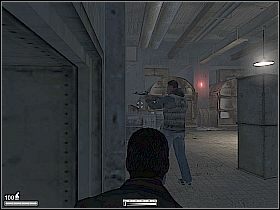 Wejdź do kolejnego tunelu i natychmiast skręć do odnogi z lewej, która zaprowadzi cię do kraty wentylacyjnej [1] - Podziemia Belfastu | Kameleon - Kameleon - poradnik do gry