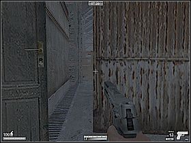 Dojdź aż do zakrętu, poczekaj aż strażnik zacznie iść w lewo, po czym przekrocz jezdnię i szybko zabij wartownika przy siatce z prawej [1] - Dworzec w Mołdawii | Kameleon - Kameleon - poradnik do gry