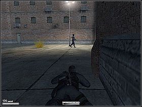 Zejdź na dół, przejdź do końca korytarza i posłuchaj dialogu - Więzienie w Kolumbii | Kameleon - Kameleon - poradnik do gry