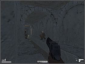 Załatw chodzącego po budynku wartownika [1] , wejdź do pomieszczenia i zejdź schodami z lewej do kanałów - Bejrut po ataku | Kameleon - Kameleon - poradnik do gry