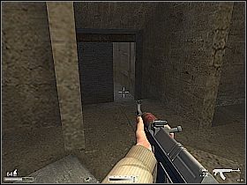 Wyrusz w dalszą drogę, skręć w tunel z lewej, a po dojściu do miejsca gdzie prostopadle przecina go inny, schowaj się w cieniu i zastrzel strażnika, który wkrótce nadejdzie [1] - Podziemia Bejrutu | Kameleon - Kameleon - poradnik do gry
