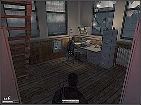 Wejdź do budynku, przejdź do końca korytarza i skorzystaj ze schodów z lewej - Port w Argentynie - Kameleon - poradnik do gry