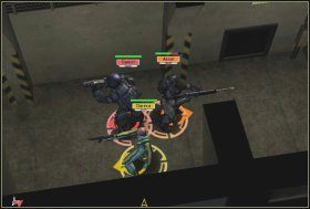 Tych troje komandosów wie, że broń gotowa do strzału często ratuje życie - Osiem zasad walki | Walka taktyczna | UFO Decydujące Starcie - UFO: Decydujące Starcie - poradnik do gry