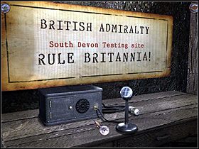 Z lampki wyjąłem żarówkę, a lampkę podłączyłem do urządzenia - ROZDZIAŁ V - cz.7 | Agatha Christie I Nie Było Już Nikogo - Agatha Christie: I Nie Było Już Nikogo - poradnik do gry