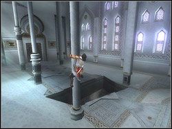 Skieruj się w lewo i pobiegnij na przeciwległa stronę sali lewą nawą - [07] The Trapped Hallway (korytarz pułapek) | Prince of Persia Dwa Trony - Prince of Persia: Dwa Trony - poradnik do gry