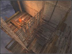 Wejdź na kładkę wystającą z lewej krawędzi platformy, a następnie wybij się w lewo na belkę ze zbloczem - [40] The Lower Tower (niższa wieża) | Prince of Persia Dwa Trony - Prince of Persia: Dwa Trony - poradnik do gry