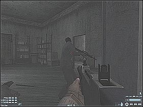 Przejdź do sąsiedniego pomieszczenia, a następnie OSTROŻNIE podejdź kawałek do przodu - [Misja 03] [Segment 1/3] Desert Village | Rainbow Six Lockdown - Tom Clancys Rainbow Six: Lockdown - poradnik do gry