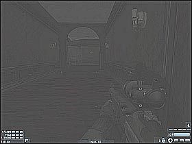 Na wprost od swojej aktualnej pozycji powinieneś zauważyć balkonik, na którym przetrzymywani są zakładnicy - [Misja 06] [Segment 2/2] University | Rainbow Six Lockdown - Tom Clancys Rainbow Six: Lockdown - poradnik do gry