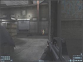 Po oczyszczeniu całego placu skieruj się jedynego możliwego przejścia, do którego prowadzą niewielkie schody (#1) - [Misja 08] [Segment 1/3] Distillery | Rainbow Six Lockdown - Tom Clancys Rainbow Six: Lockdown - poradnik do gry