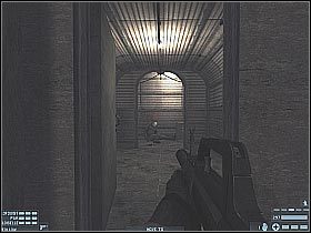 Dotrzesz do kolejnych drzwi, które będziesz oczywiście musiał ostrożnie uchylić - [Misja 08] [Segment 3/3] Distillery | Rainbow Six Lockdown - Tom Clancys Rainbow Six: Lockdown - poradnik do gry