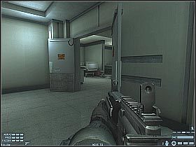 Na początek zlikwiduj gostka skrywającego się przy lewym łóżku (#1) - [Misja 09] [Segment 2/2] Hospital | Rainbow Six Lockdown - Tom Clancys Rainbow Six: Lockdown - poradnik do gry