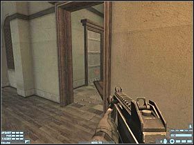 Na kolejnego gostka wpadniesz po zaledwie kilku sekundach (#1) - [Misja 14] [Segment 2/2] Estate | Rainbow Six Lockdown - Tom Clancys Rainbow Six: Lockdown - poradnik do gry