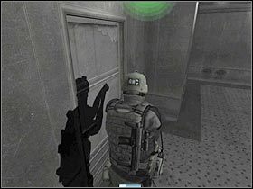 Skorzystaj teraz z drzwi, które znajdują się pod zneutralizowaną kamerą - [Misja 15] [Segment 1/3] Mercenary Base | Rainbow Six Lockdown - Tom Clancys Rainbow Six: Lockdown - poradnik do gry