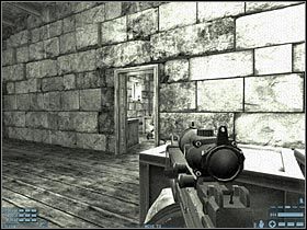 Teraz skieruj się do LEWEGO pomieszczenia (#1), przeciwległy korytarz zaprowadziłby Cię bowiem do ślepego zaułka - [Misja 16 FINAŁ] [Segment 3/3] Castle | Rainbow Six Lockdown - Tom Clancys Rainbow Six: Lockdown - poradnik do gry