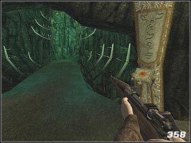 Schyl się i schowaj w małej niszy (#356), znajdującej się tuż pod schodami - [Solucja] The Air-Filled Tunnels cz.1 | Call of Cthulhu Mroczne Zakątki Świata - Call of Cthulhu: Mroczne Zakątki Świata - poradnik do gry