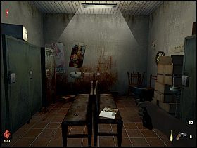 Wchodzimy do przebieralni i na wstępie zostajemy zaatakowani przez pełzającego zombie - [Solucja] Pokoje pacjentów | Bloodline Uśpione zło - Bloodline: Uśpione zło - poradnik do gry