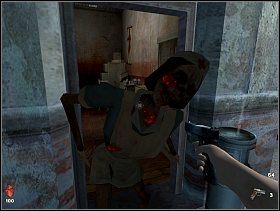 Wychodzimy z przebieralni i wracamy na główny korytarz, wchodzimy do pomieszczenia po lewej stronie, gdzie na wstępie zaatakuje nas zombie - [Solucja] Pokoje pacjentów | Bloodline Uśpione zło - Bloodline: Uśpione zło - poradnik do gry