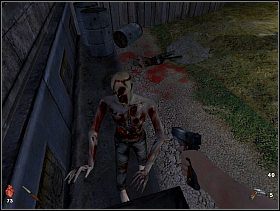 Lądujemy na podwórzu, gdzie zostajemy zaatakowanie przez kilku zombie - [Solucja] Lewe skrzydło - parter | Bloodline Uśpione zło - Bloodline: Uśpione zło - poradnik do gry