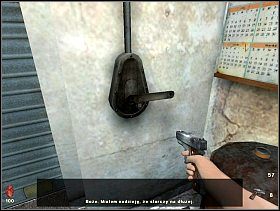 Wracamy do bramy przy garażu i wkładamy ją w otwór po lewej - [Solucja] Prosektorium | Bloodline Uśpione zło - Bloodline: Uśpione zło - poradnik do gry