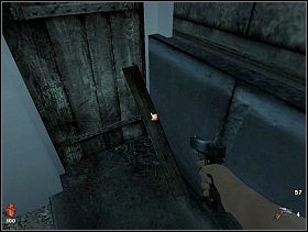 Odwracamy się tyłem do karawanu i idziemy na wprost - [Solucja] Dziedziniec ośrodka cz.1 | Bloodline Uśpione zło - Bloodline: Uśpione zło - poradnik do gry