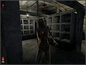 Wracamy wzdłuż korytarza, skręcamy w lewo idziemy na sam koniec piwniczki i trafiamy na koniec korytarza, po jego lewej stronie są widoczne na pierwszym obrazku drzwi - [Solucja] Piwnica Pubu cz.2 | Bloodline Uśpione zło - Bloodline: Uśpione zło - poradnik do gry