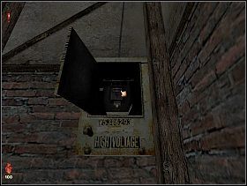 Zauważmy, ze po prawej stronie zaraz za wejściem jest zamknięta na kłódkę skrzynka z bezpiecznikami - [Solucja] Doki cz.1 | Bloodline Uśpione zło - Bloodline: Uśpione zło - poradnik do gry