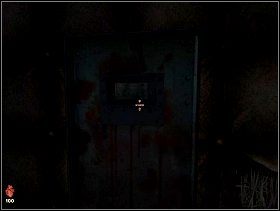 Spadająca beczka przebiła dziurę w podłodze do której wskakujemy - [Solucja] Strych | Bloodline Uśpione zło - Bloodline: Uśpione zło - poradnik do gry