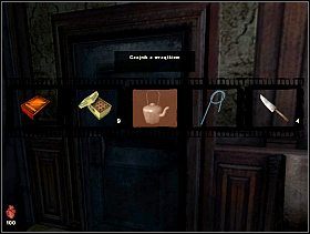 Do kuchni możemy wejść przez chłodnię, drzwi do niej znajdują się nieco po lewej głównego korytarza, niestety drzwi są zamarznięte Spróbujmy użyć czajnika na drzwiach - nie odniesie to spodziewanego skutku jedynie nasza postać automatycznie połączyła czajnik z gumowym wężem - [Solucja] Prawe skrzydło - parter | Bloodline Uśpione zło - Bloodline: Uśpione zło - poradnik do gry