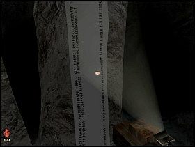 Wychodzimy na samą górę rusztowania aż będziemy mogli przyjrzeć się wiszącym na ścianie hieroglifom (pojawi się charakterystyczna ikona oka) - [Solucja] Jaskinia | Bloodline Uśpione zło - Bloodline: Uśpione zło - poradnik do gry