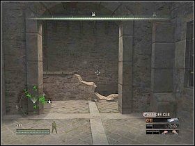 Wejdź po schodach na górę, opuść budynek i udaj się po ścieżce w stronę miasta - Misja 5 - Resistance | Solucja Commandos Strike Force - Commandos: Strike Force - poradnik do gry