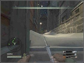 Kiedy strażnik na górze będzie odwrócony do ciebie tyłem, wejdź po schodach na górę i zabij go [1] - Misja 7 - Cats Eye | Solucja Commandos Strike Force - Commandos: Strike Force - poradnik do gry