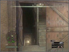 Rusz przez korytarz na północ i przejdź przez duże, stalowe drzwi z lewej - Misja 10 - The Wolfs Den | Solucja Commandos Strike Force - Commandos: Strike Force - poradnik do gry