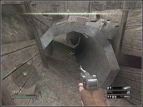 Wejdź po schodach z prawej na strych, skąd zastrzel drugiego oficera, stojącego na placu przy ciężarówce [1] - Misja 12 - An Eye For An Eye | Solucja Commandos Strike Force - Commandos: Strike Force - poradnik do gry