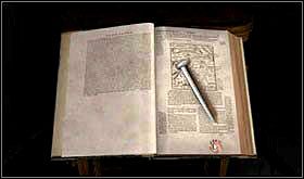 Wyjmij z szuflady biblię i zacznij ją przeglądać. Znajdziesz gwóźdź. - PONIEDZIAŁEK 14 PAŹDZIERNIKA cz.4 | Scratches - Scratches - poradnik do gry