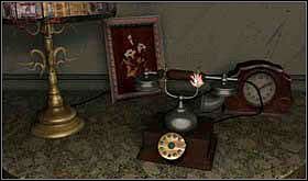 Skieruj się do przedpokoju znajdującego się po lewej stronie od wejścia, na stoliku zobaczysz telefon. Odbierz - to Jerry. - Poradnik do gry - SOBOTA 12 PAŹDZIERNIKA cz.1 | Scratches - Scratches - poradnik do gry