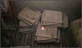 Wejdź do pomieszczenia i pooglądaj rozmaite, znajdujące się tu, przedmioty. Zwróć uwagę na stos gazet. - SOBOTA 12 PAŹDZIERNIKA cz.4 | Scratches - Scratches - poradnik do gry