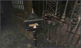 Teraz wyjdź z domu i podejdź do bramy. Otwórz skrzynkę i wyjmij list. No to super! Elektryk był, czekał i już sobie poszedł. Wróć do domu i ponownie zadzwoń do Jerryego. A może sam się zajmiesz naprawą elektryczności? Nie ma rady, trzeba spróbować. Jednak najpierw, póki jeszcze jest jasno, nie zaszkodzi rozejrzeć się po całym terenie posiadłości. - SOBOTA 12 PAŹDZIERNIKA cz.4 | Scratches - Scratches - poradnik do gry