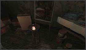 biurka, na stołku leży młotek - zabierz go. - NIEDZIELA 13 PAŹDZIERNIKA cz.1 | Scratches - Scratches - poradnik do gry