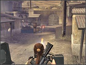 Teraz musisz udać się do niewielki alejki, której pilnowali zlikwidowani wcześniej żołnierze - Peru - Return to Paraiso (2) | Etap 2 | Tomb Raider Legenda - Tomb Raider: Legenda - poradnik do gry