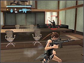 Ustaw się teraz przy PRAWYM końcu stołu (patrząc od wejścia) i wyjmij harpun - Japan - Meeting with Takamoto (5) | Etap 3 | Tomb Raider Legenda - Tomb Raider: Legenda - poradnik do gry