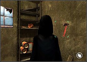 Zoe ostrożnie, mijając psa, podchodzi do nich i wyczekawszy odpowiedni moment (pociąg) otwiera je - 201 (2) | Rozdział 3 w Dreamfall The Longest Journey - Dreamfall: The Longest Journey - poradnik do gry