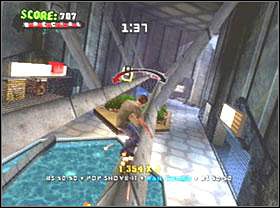 Wybij się z wyskoczni i grinduj po białej szynie zawieszonej wysoko nad ziemią - The Mall | Classic mode | Tony Hawks American Wasteland - Tony Hawks American Wasteland - poradnik do gry