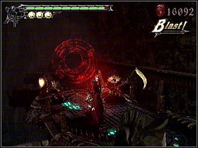 Na wstępie wybierz jakąś broń, która umożliwia podwójny skok oraz Ebony&Ivory - Misja #12 | Solucja | Devil May Cry 3 Dantes Awakening - Devil May Cry 3: Dantes Awakening - Edycja Specjalna - poradnik do gry