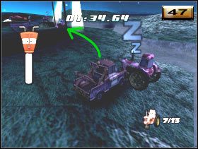 Stale trzymając się prawej strony, dojedziesz w końcu do traktora ukrytego za drzewem w krzakach - [Minigry] Przewracanie traktorów - Poziom 6 | Auta - Auta - poradnik do gry