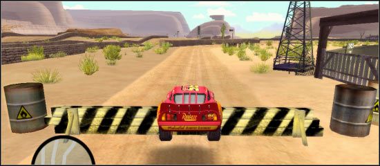 Najpospolitsza przeszkodą jaką spotkasz, gdyż zatarasuje Ci drogę nie raz i to niezależnie od poziomu - [Minigry] Trening z Kamaszem | Auta - Auta - poradnik do gry